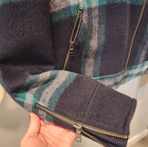 GAP Cropped Plaid Jacket - Picture 6 of 9